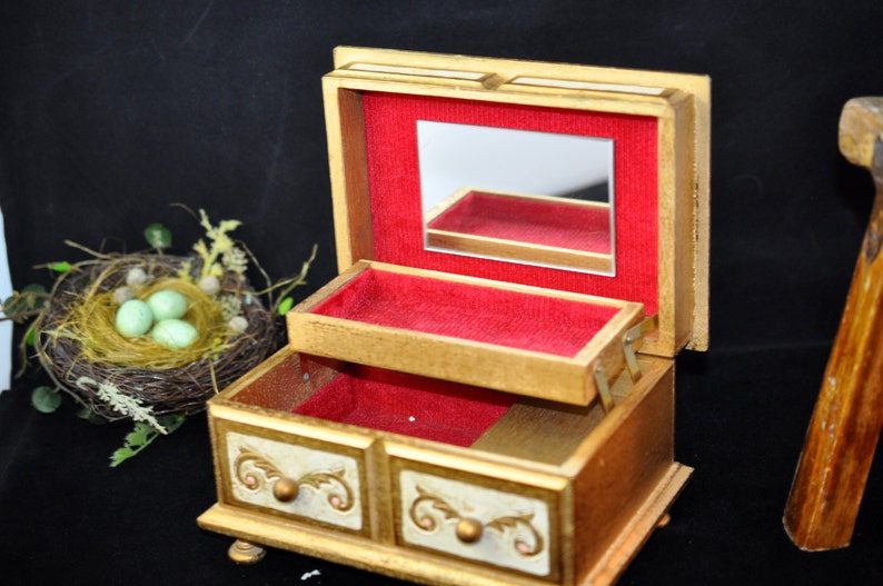 With a mirror inside Wonderful Gift Jewelry Box Make up box #1986 Great Florentine We have more to select from Musical