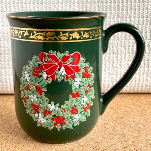 Vtg Christmas Wreath Mug, Otagiri, Green with Gold Accents, Gibson, Made in Japan