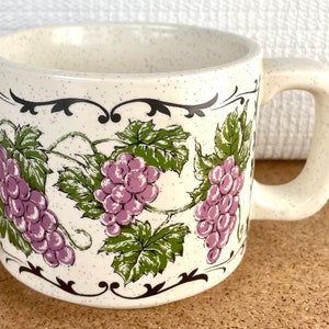 Vtg Grape Vine Mug, Purple Clusters of Grapes, Speckled Gray on White