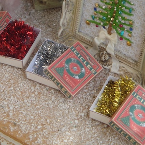 Ghiaccioli natalizi per casa delle bambole in scatola. 1:12 Natale in miniatura per case delle bambole. Ornamenti natalizi per la casa delle bambole in miniatura