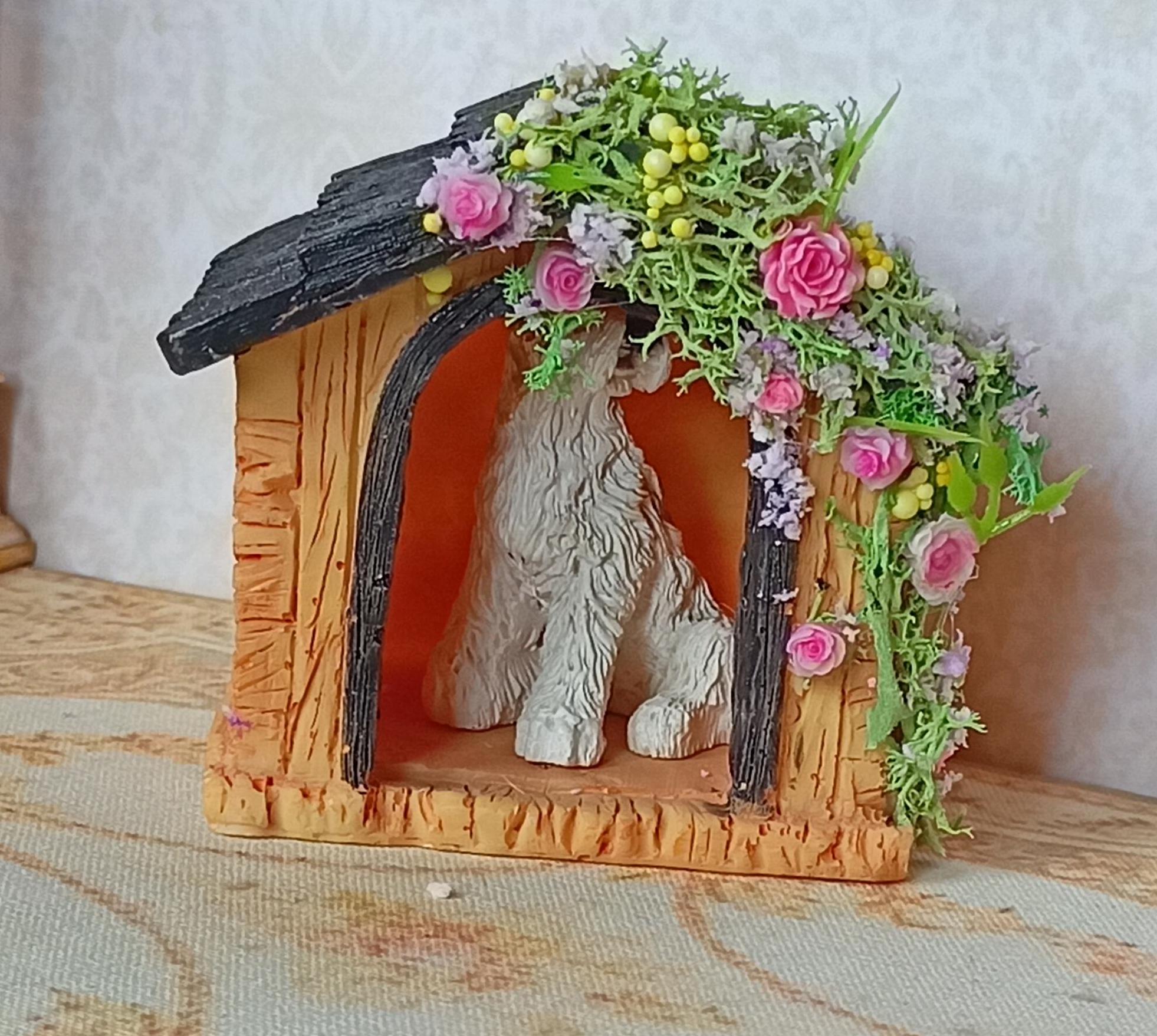New** Dollhouse Dogs House. 1:12 Miniature Dog House Porcelain