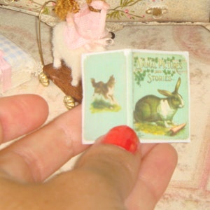 Dollhouse Children Book nº 10. Open and Readable books 1:12 Miniature for Dollhouses.