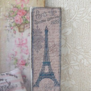 Znak „Domek dla lalek Shabby Vintage Paris”. Miniaturowe znaki i kartele domków dla lalek.