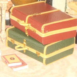 Shabby Vintage Leather Suitcase for Dollhouses. 1:12 Miniature suitcase for Dollhouse.
