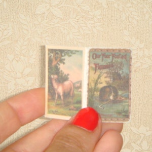 Maison de poupée, livre pour enfants nº 2. Livres lisibles Miniatures pour maisons de poupées à l&#39;échelle 1:12.