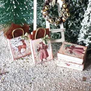 Poppenhuiskerstset met tassen en dozen. 1:12 Miniatuur kerstdecor voor poppenhuizen.