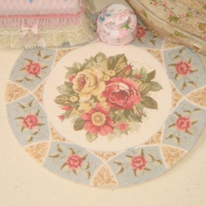 Dollhouse Round Shabby Chic Rug. 1:12 Dollhouse miniature rugs.