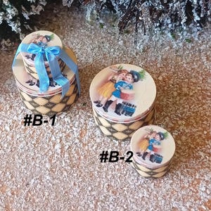 NEW**Dollhouse vintage romantic Christmas gifts boxes collection. 1:12 boxes dollhouse miniature christmas decor dolls collectors.