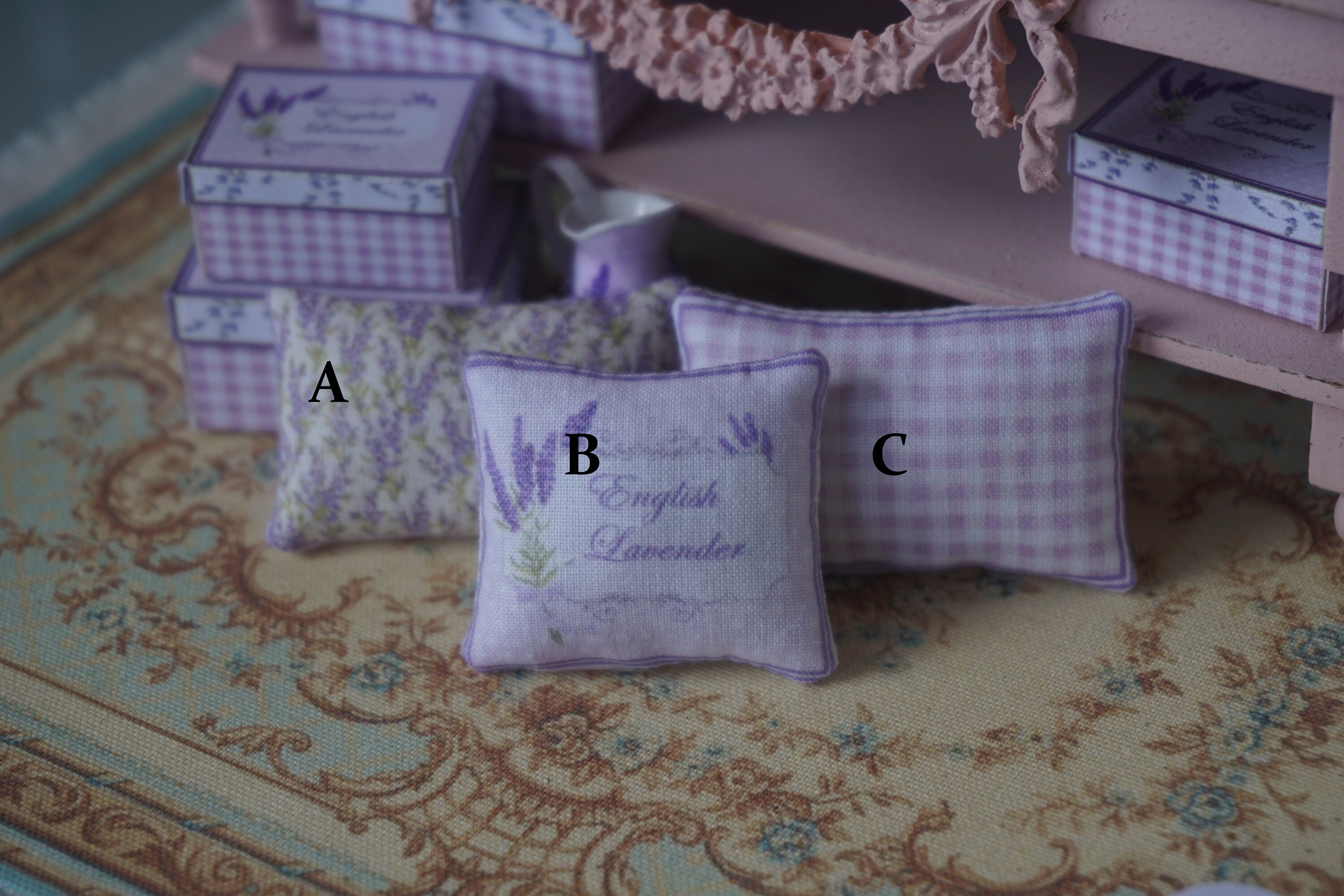 Puppenhaus Miniatur 1:12 # Dekoboard  # Thema Lavendel 