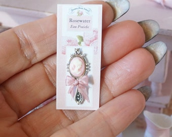 NOWOŚĆ**Domek dla lalek Rosewater romantyczne lustro. 1:12 Miniaturowe dodatki do kąpieli dla domków dla lalek. Miniatura domku dla lalek perfum.