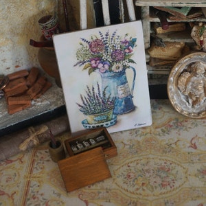 NEU**Puppenhaus Blumenbild. Shabby Vintage Blumenplatte. 1:12 Puppenhaus Verkleidungen. Puppenhaus Shabby Vintage Dekor Puppenhaus Malerei.