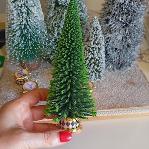 NEW** Dollhouse green chrismtas tree. 1:12 19 cms tall miniature christmas tree decor dolls Santas. Mini christmas dolls collector.