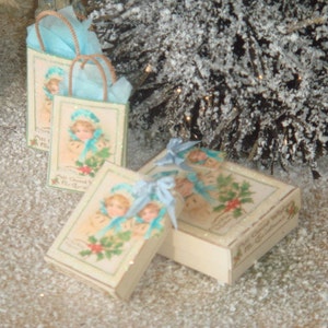 Dollhouse Shabby Christmas glitter Bags and Boxes. 1:12 Miniature Chritstmas Boxes for Dollhouses.