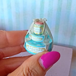 NEW**Dollhouse pile Patisserie gift boxes. 1:12 french Patisserie Miniatures Dollhouses.Dollhouse shabby frech pastry cakes mini pattiserie