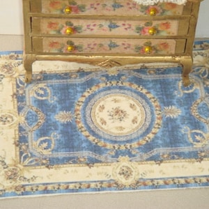 Dollhouse Victorian  rug. 1:12 Dollhouse miniature rugs with dense fringle.