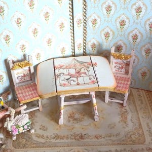 NEW**Dollhouse shabby carrousel table and two chairs. 1:12 Miniature chair shabby style dollhouse decoration. Vintage dollhouse miniature.