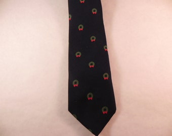Vintage Christmas Necktie With Christmas Wreaths on Navy