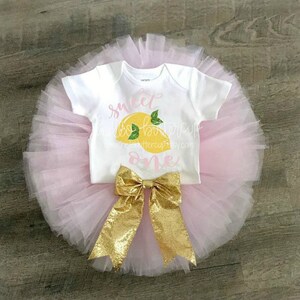 First Birthday Outfit Girl, Lemonade Birthday, 1st Birthday Girl outfit, Cake smash outfit, Girl first birthday outfit, Sweet One lemon tutu