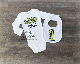 First Birthday outfit boy, Dinosaur first birthday outfit, Personalized Birthday outfit, Boys Cake smash, T-Rex Dino bib, First birthday boy