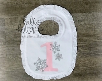 Snowflake first birthday bib, cake smash outfit, first birthday outfit girl, winter wonderland birthday outfit, Onederland birthday bib