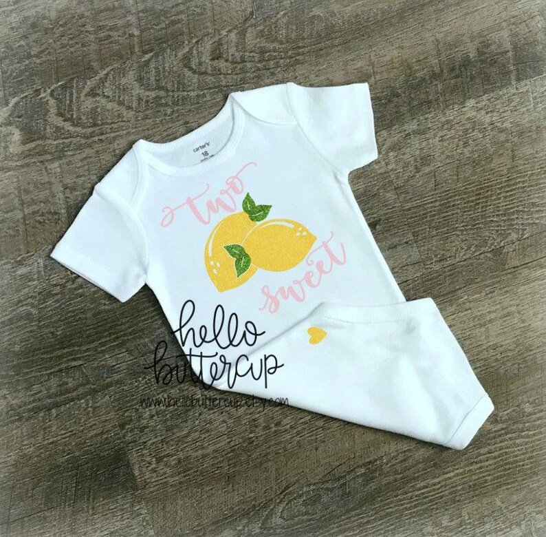 Girls 2nd birthday outfit Cake smash outfit Pink Lemonade Birthday bodysuit Second Birthday Outfit Girl Lemonade Stand Shirt Romper