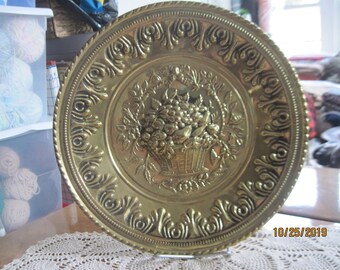 Decorative Wall Plate - Fruit basket wall plate - Brass look wall plate