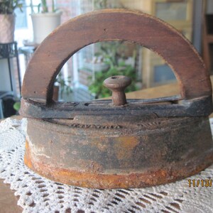Cast iron sad iron with handle