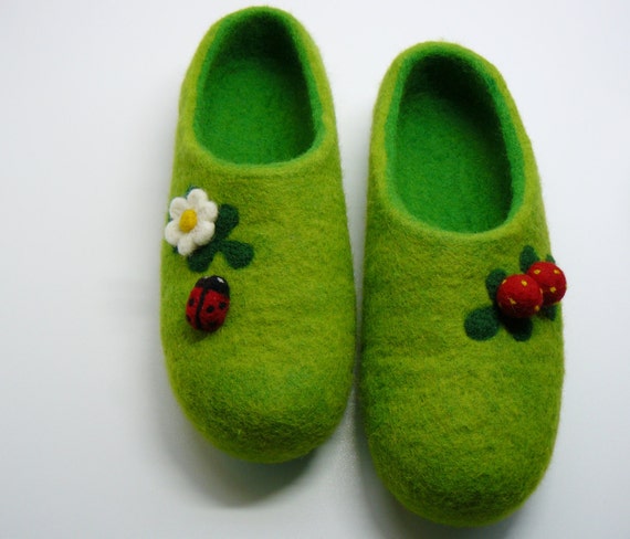 Hand felted Wool Ladybug Children's Slippers Shoes Hand felted Wool Ladybug Children's Slippers Shoes