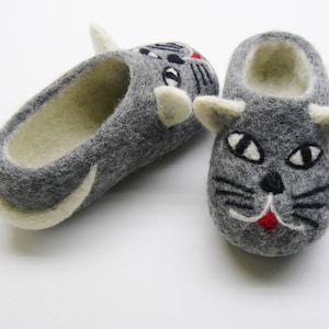 children&#39;s Slippers.  Handmade felted slippers.  Non slippery sole.