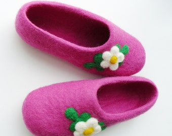 Handmade felted slippers. Non slippery sole. children's Slippers