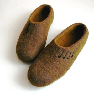 Handmade felted slippers.  Non slippery sole. MEN Slippers.