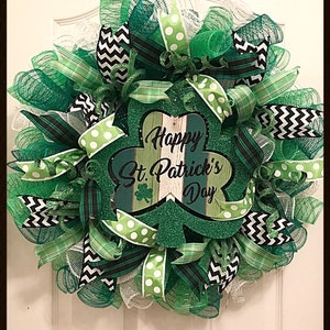 Happy St Patricks deco mesh wreath/shamrock wreath/Green and lime wreath/Spring wreath