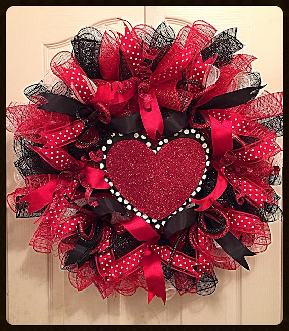 Elegant Valentine's Day Heart Deco Mesh Wreath/black and Red Heart  Wreath/valentine Heart Wreath/valentine's Day Black and Red Heart Wreath 