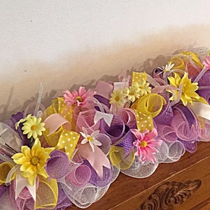 36" Spring Pastel Daisy deco mesh arrangement/ Spring Arrangement/Spring Swag/Daisy Arrangement/Daisy Swag