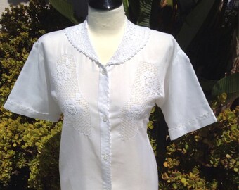 Vintage 1950's Plus Size Lovely peter pan collar white cotton blouse Sz 40" B