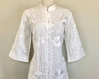 Vintage 60’s 70’s plus size boho white floral embroidered day blouse Sz 42” B