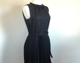Fun and Flirty Vintage 60’s Little Black Dress Sz 28” W