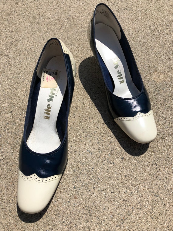 navy spectator pumps