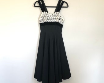 Fabulous Vintage 1950’s lace sweetheart bust evening Dress Sz 24” W