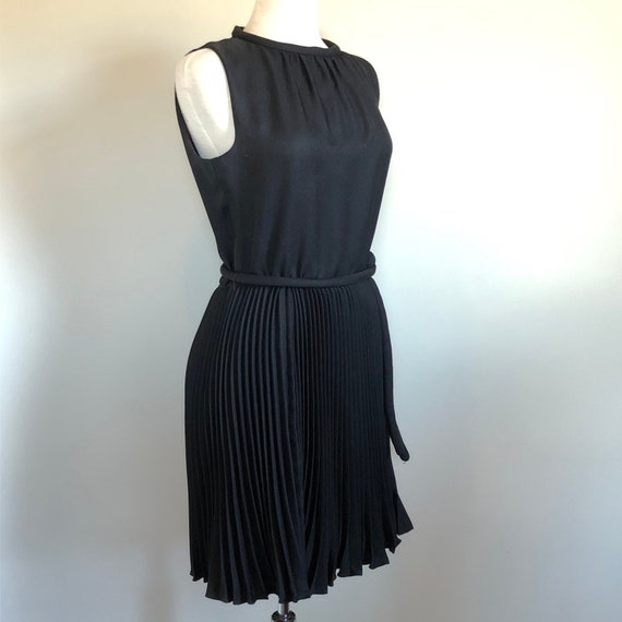 Fun and Flirty Vintage 60’s Little Black Dress Sz… - image 1
