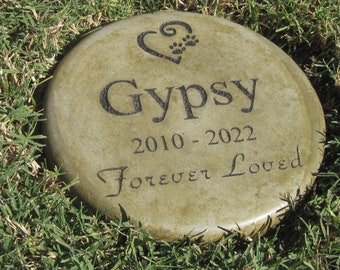 Custom Engraved Pet Memorial Stone 7.5" Diameter 'Forever Loved'