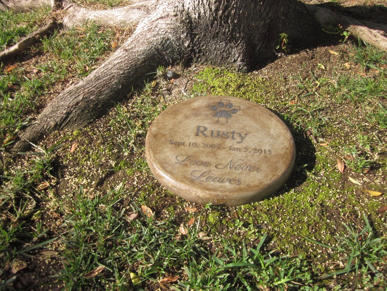 Engraved Pet Memorial 11 D /'Love Never Leaves/'