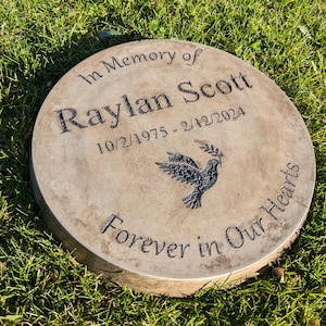 Personalized Engraved  Memorial  Stone 11&quot; Diameter In Memory of / Forever in Our Hearts (16 different images)