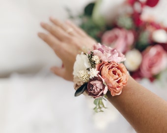 flowers for mother of the bride corsage