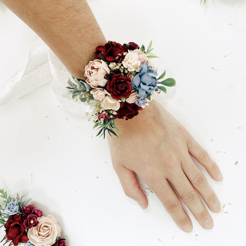 Corsage and boutonnière set boutonnières for men maroon Etsy
