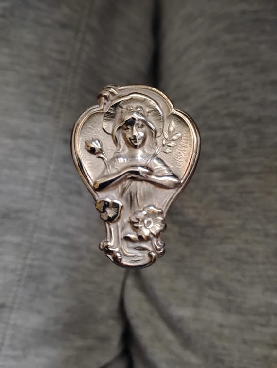 Antique Mucha Hat Pin in Sterling Silver, Lady of the Flowers / Lilies, c. 1900 View 6