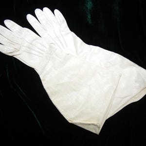 Vintage Large Gauntlet Cream Kidskin Gloves, Marqueen Brand, The Neusteter, Denver, c. 1930