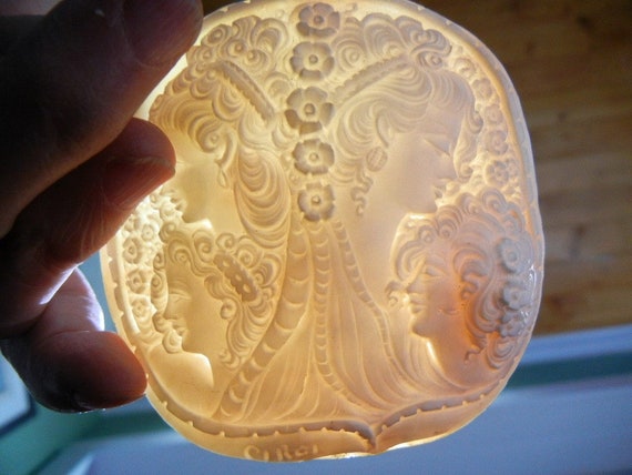 Extraordinary Antique Shell Cameo, Hand Carved in… - image 9
