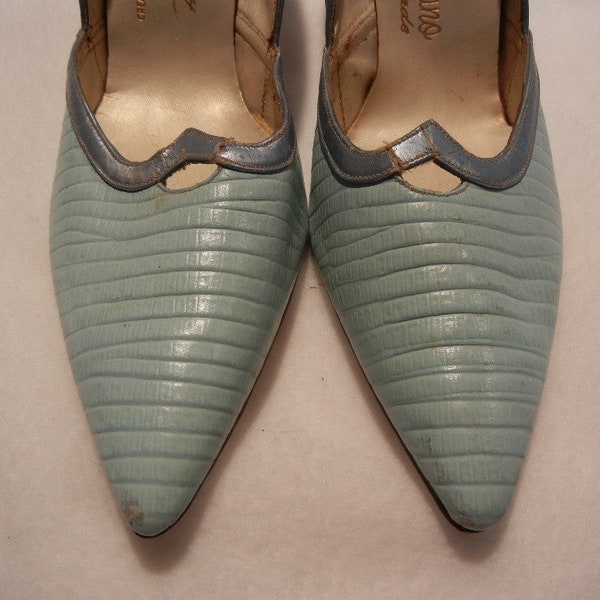 Vintage Custom Made Blue Stiletto Heeled Pump, Hand Made by Juliano, c. 1960