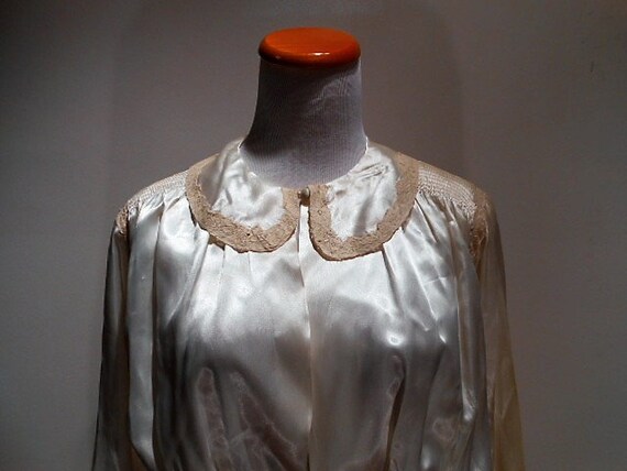 Vintage Robe or Dressing Gown, Cream to Blush Ray